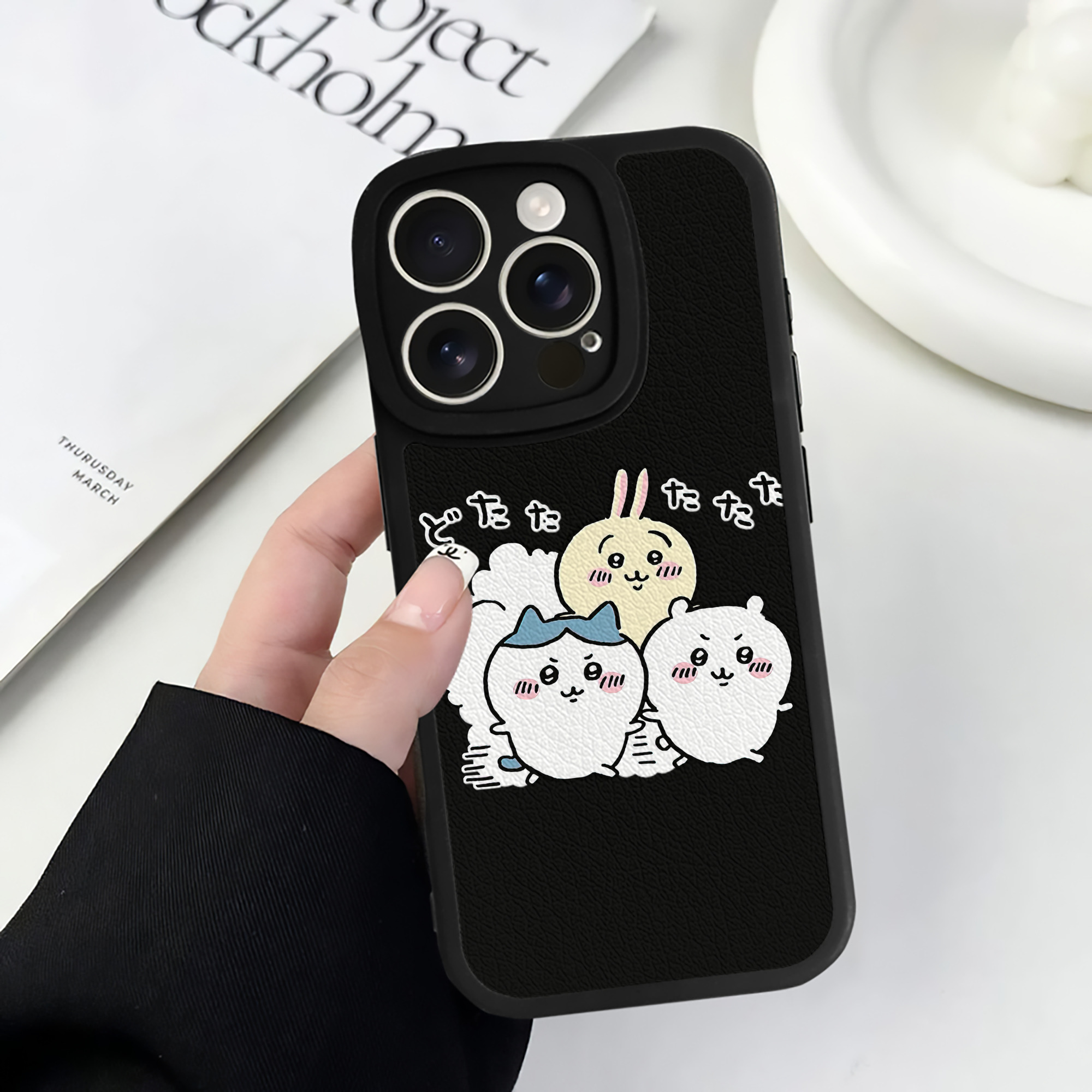 （画像用） ちいかわ ハチワレ Chii-kawa hachiware 【iPhone 16シリーズ対応】シリコンスマホケース（レザー調） 材質：シリコン